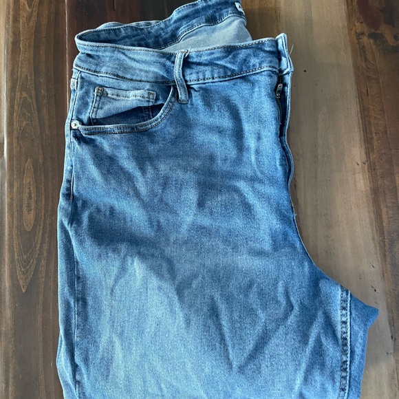 Plus Boyfriend Jeans - Picture 10 of 11